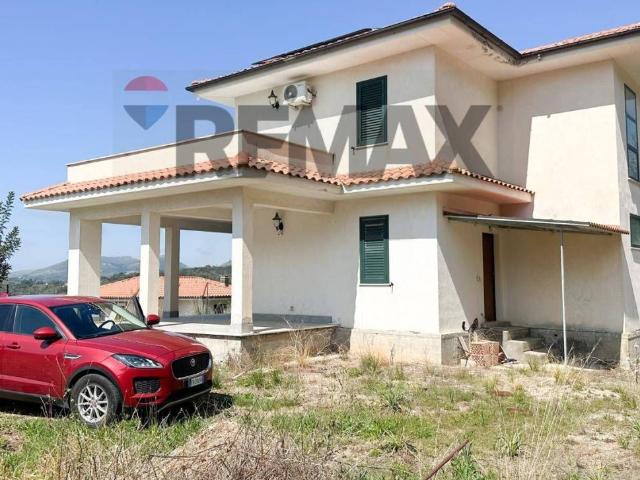 Villa Indipendente in vendita a Itri, Lazio