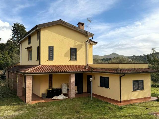 Villa Indipendente in vendita a Itri, Lazio