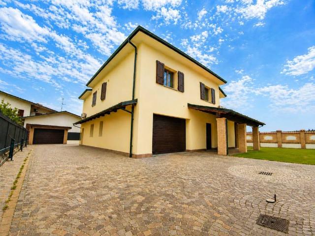 Villa Indipendente in vendita a San Bernardino, Crema