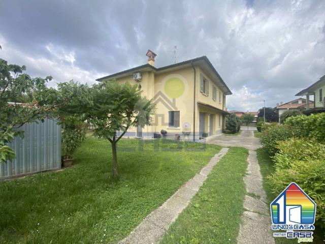 Villa Indipendente in vendita a Izano, Lombardia