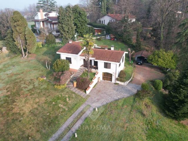 Villa Indipendente in vendita a Jerago Con Orago, Lombardia