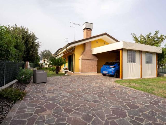 Villa Indipendente in vendita a Jesolo, Veneto