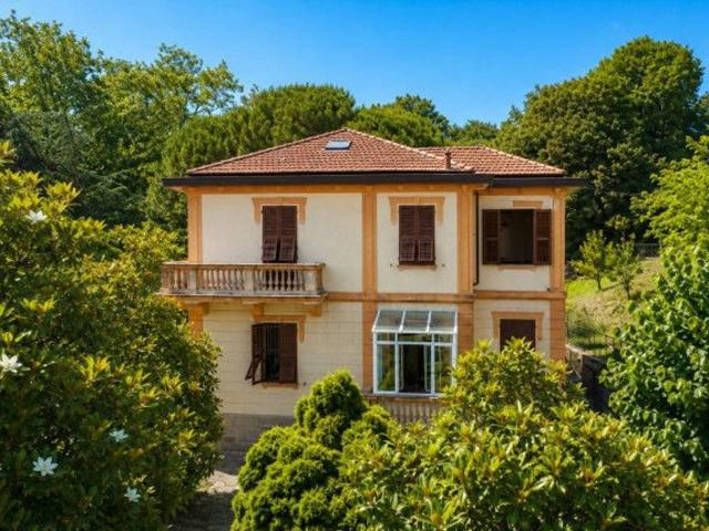 Villa Indipendente in vendita a Viseggi, La Spezia