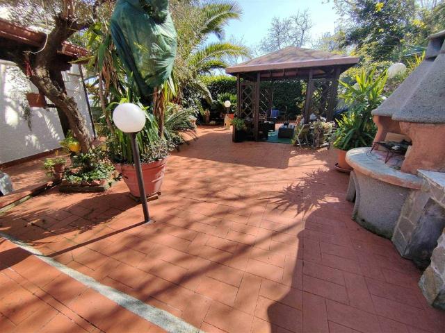 Villa Indipendente in vendita a Viseggi, La Spezia