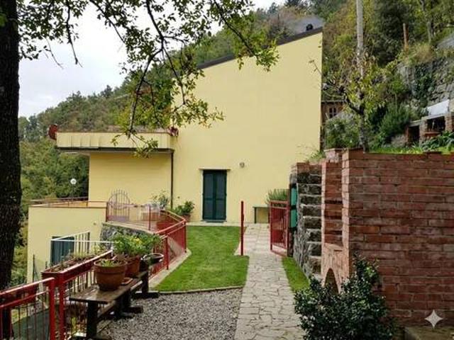 Villa Indipendente in vendita a Ronco Vecchiora, La Spezia