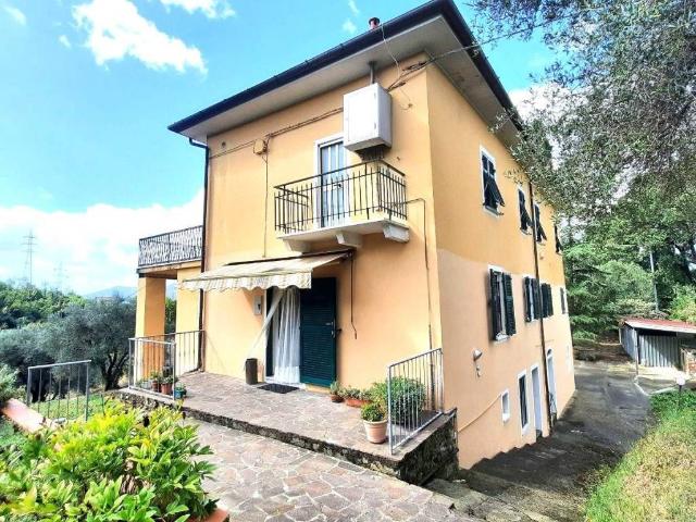 Villa Indipendente in vendita a Felettino, La Spezia