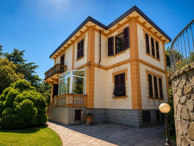 Villa Indipendente in vendita a Viseggi, La Spezia