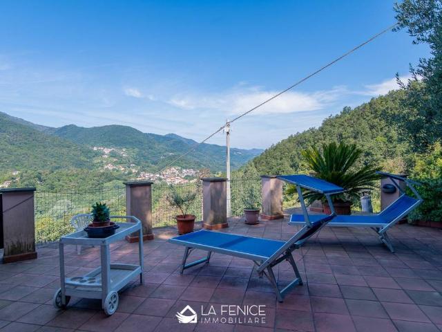 Villa Indipendente in vendita a Viseggi, La Spezia