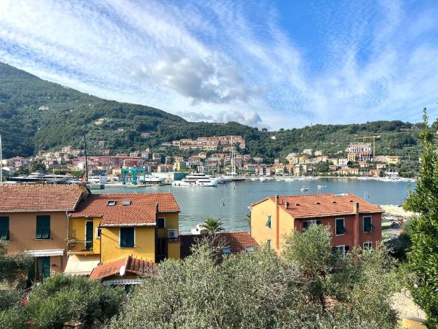 Villa Indipendente in vendita a Vicci, La Spezia