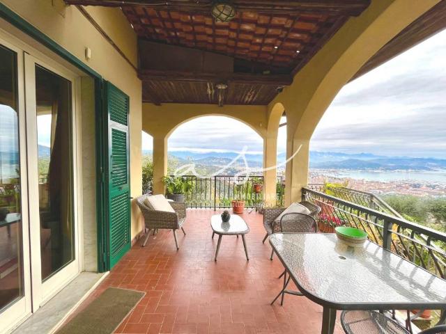 Villa Indipendente in vendita a Ronco Vecchiora, La Spezia
