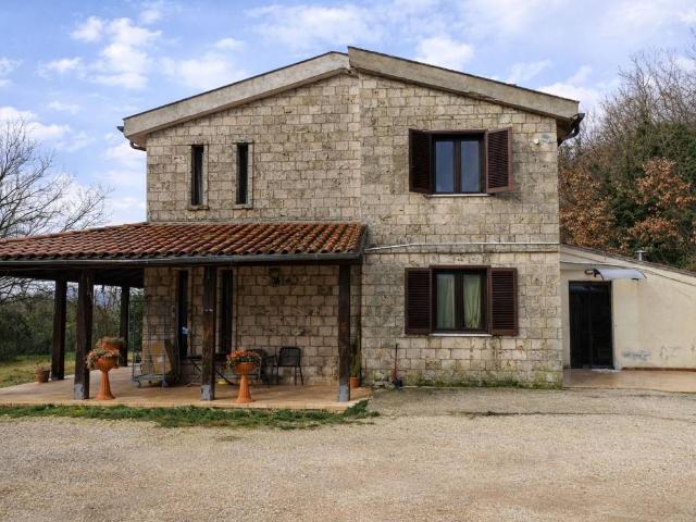 Villa Indipendente in vendita a Labro, Lazio