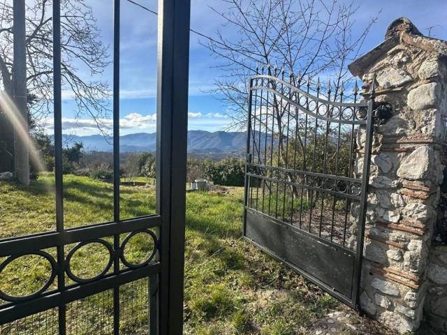 Villa Indipendente in vendita a Labro, Lazio