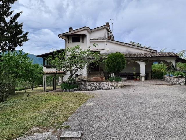 Villa Indipendente in vendita a Labro, Lazio