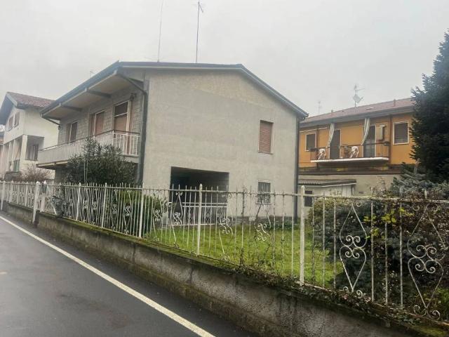 Villa Indipendente in vendita a Lacchiarella, Lombardia
