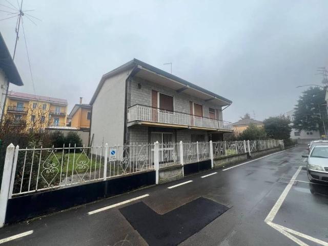 Villa Indipendente in vendita a Lacchiarella, Lombardia