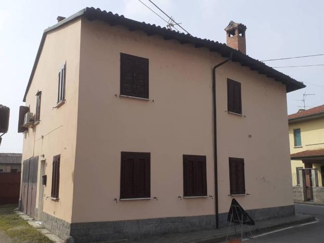 Villa Indipendente in vendita a Lacchiarella, Lombardia