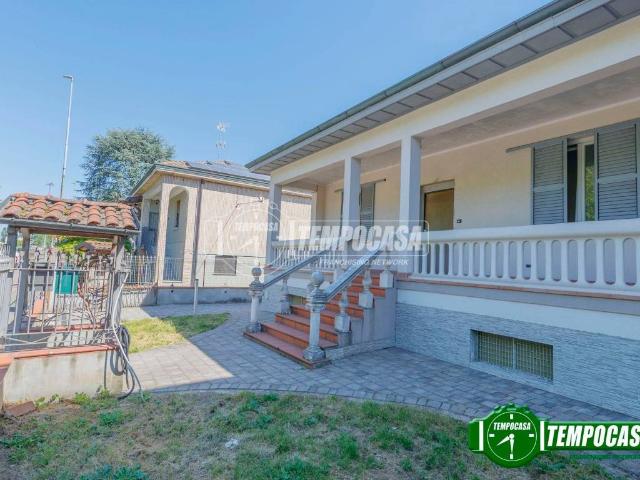 Villa Indipendente in vendita a Lacchiarella, Lombardia