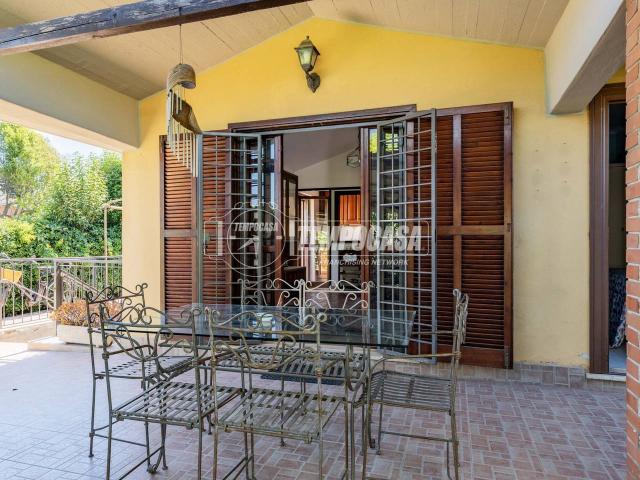 Villa Indipendente in vendita a Marina di San Nicola, Roma Capitale