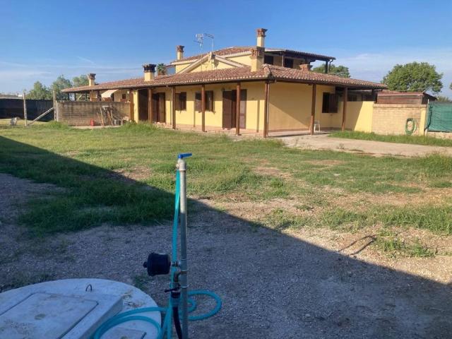 Villa Indipendente in vendita a Torre Flavia, Ladispoli