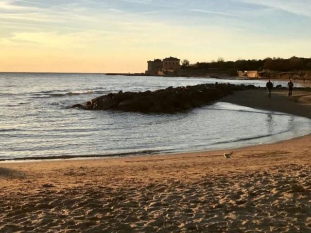 Villa Indipendente in vendita a Marina di San Nicola, Roma Capitale