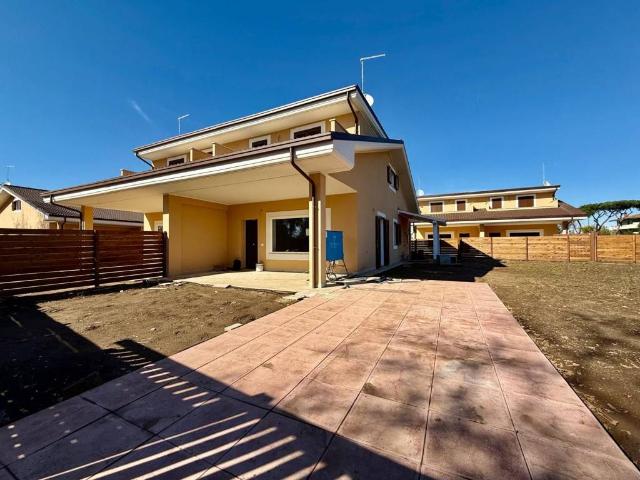 Villa Indipendente in vendita a Marina di San Nicola, Roma Capitale