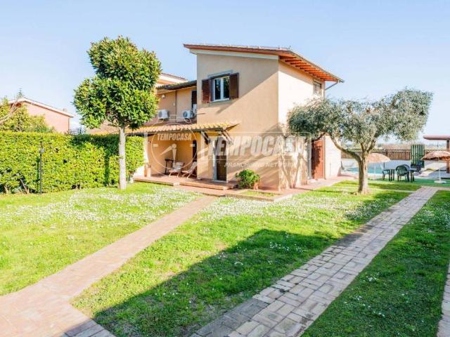 Villa Indipendente in vendita a Marina di San Nicola, Roma Capitale
