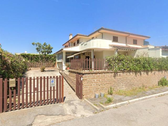Villa Indipendente in vendita a Piane di Vaccina, Ladispoli