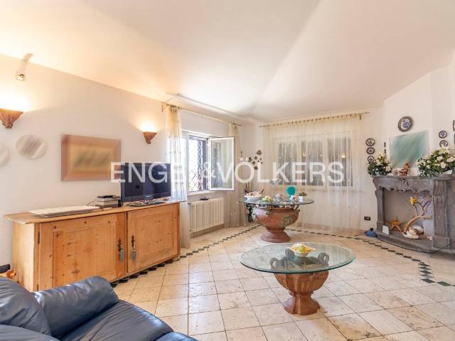 Villa Indipendente in vendita a Marina di San Nicola, Roma Capitale