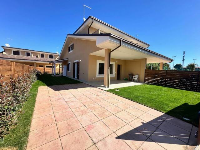 Villa Indipendente in vendita a Marina di San Nicola, Roma Capitale