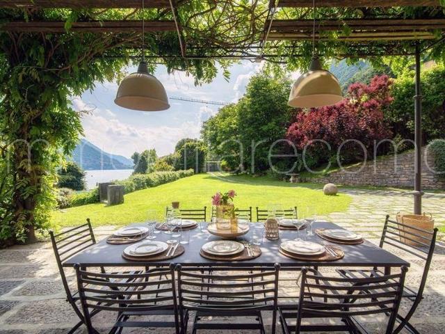 Villa Indipendente in vendita a Carate Urio, Como