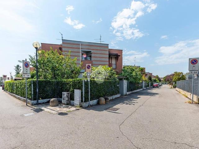 Villa Indipendente in vendita a Pagliera, Lainate