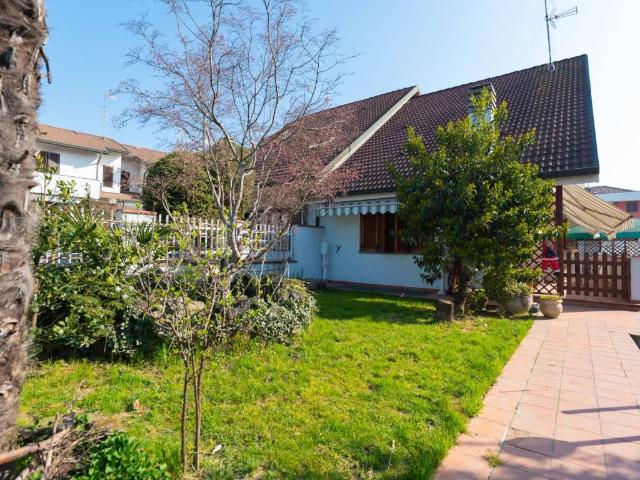 Villa Indipendente in vendita a Pagliera, Lainate