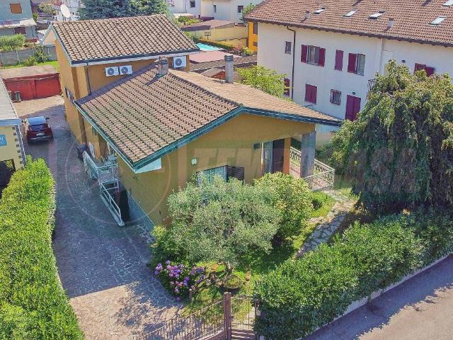 Villa Indipendente in vendita a Lainate, Lombardia