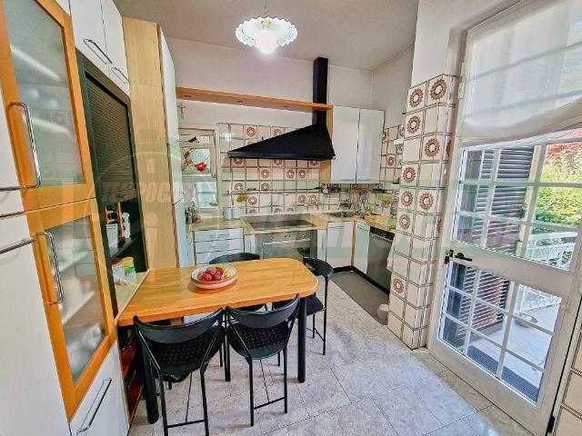 Villa Indipendente in vendita a Lainate, Lombardia