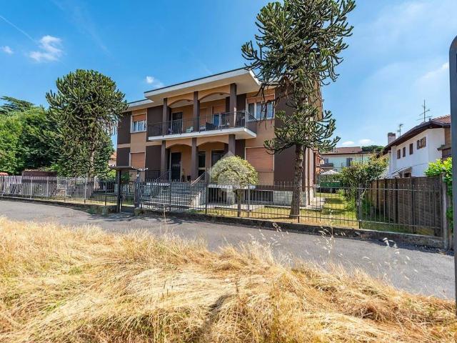 Villa Indipendente in vendita a Lainate, Lombardia