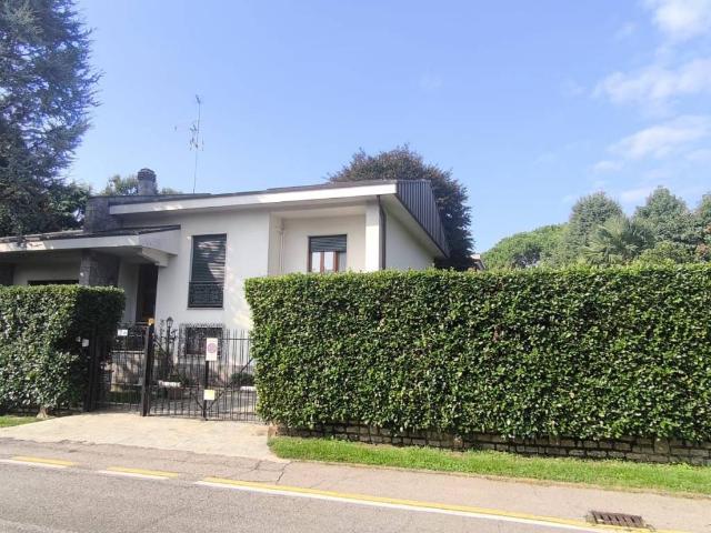 Villa Indipendente in vendita a Lainate, Lombardia