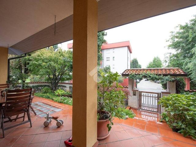 Villa Indipendente in vendita a Pagliera, Lainate