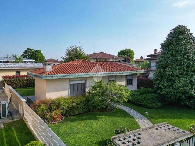 Villa Indipendente in vendita a Lainate, Lombardia
