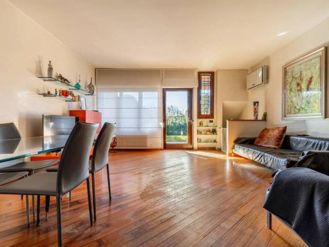 Villa Indipendente in vendita a Lainate, Lombardia