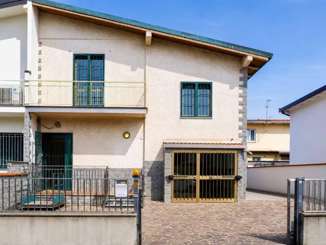 Villa Indipendente in vendita a Lainate, Lombardia