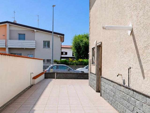Villa Indipendente in vendita a Lainate, Lombardia