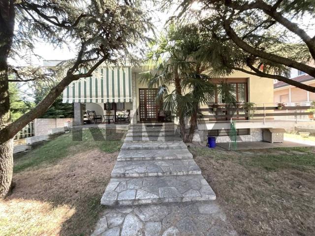 Villa Indipendente in vendita a Lainate, Lombardia