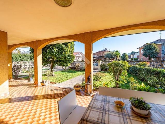 Villa Indipendente in vendita a Lainate, Lombardia