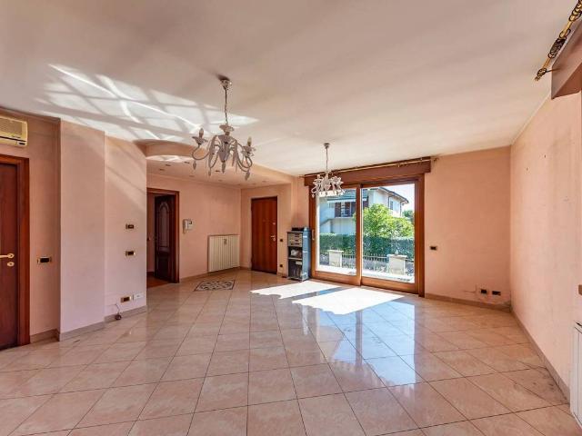 Villa Indipendente in vendita a Pagliera, Lainate