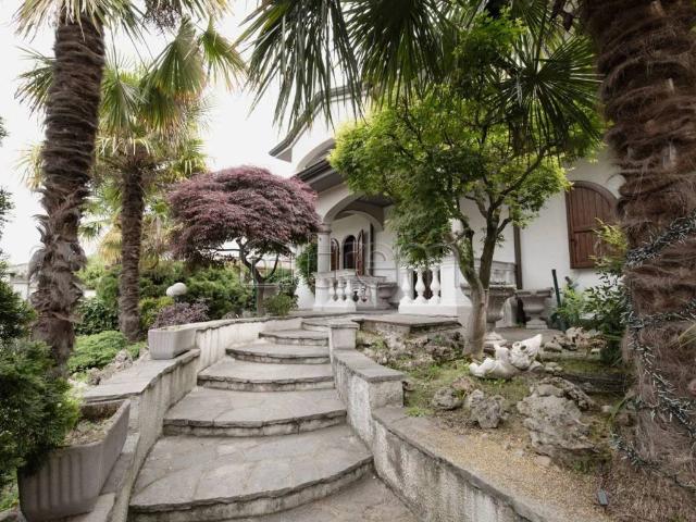 Villa Indipendente in vendita a Pagliera, Lainate