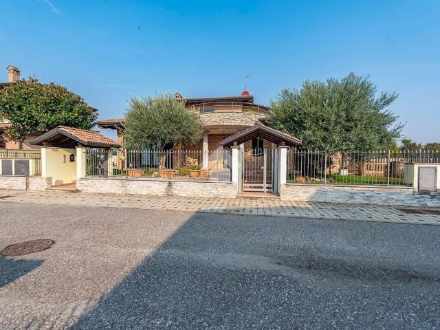 Villa Indipendente in vendita a Lainate, Lombardia