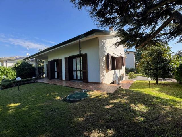 Villa Indipendente in vendita a Lainate, Lombardia