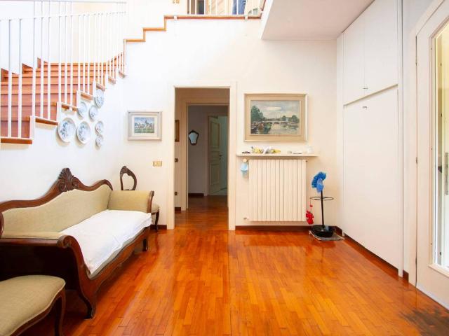 Villa Indipendente in vendita a Lainate, Lombardia