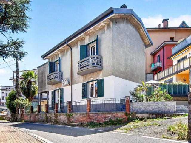 Villa Indipendente in vendita a Lambrugo, Lombardia