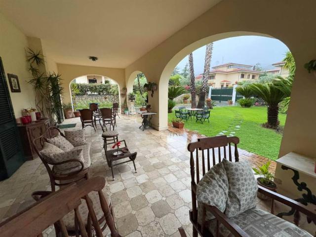 Villa Indipendente in vendita a Calabria, Catanzaro